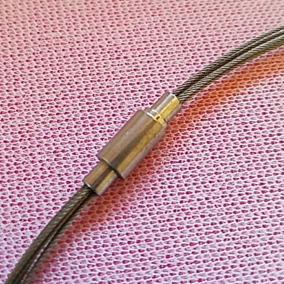 Wire choker necklace w/ magnetic clasp - Picture 6 of 6